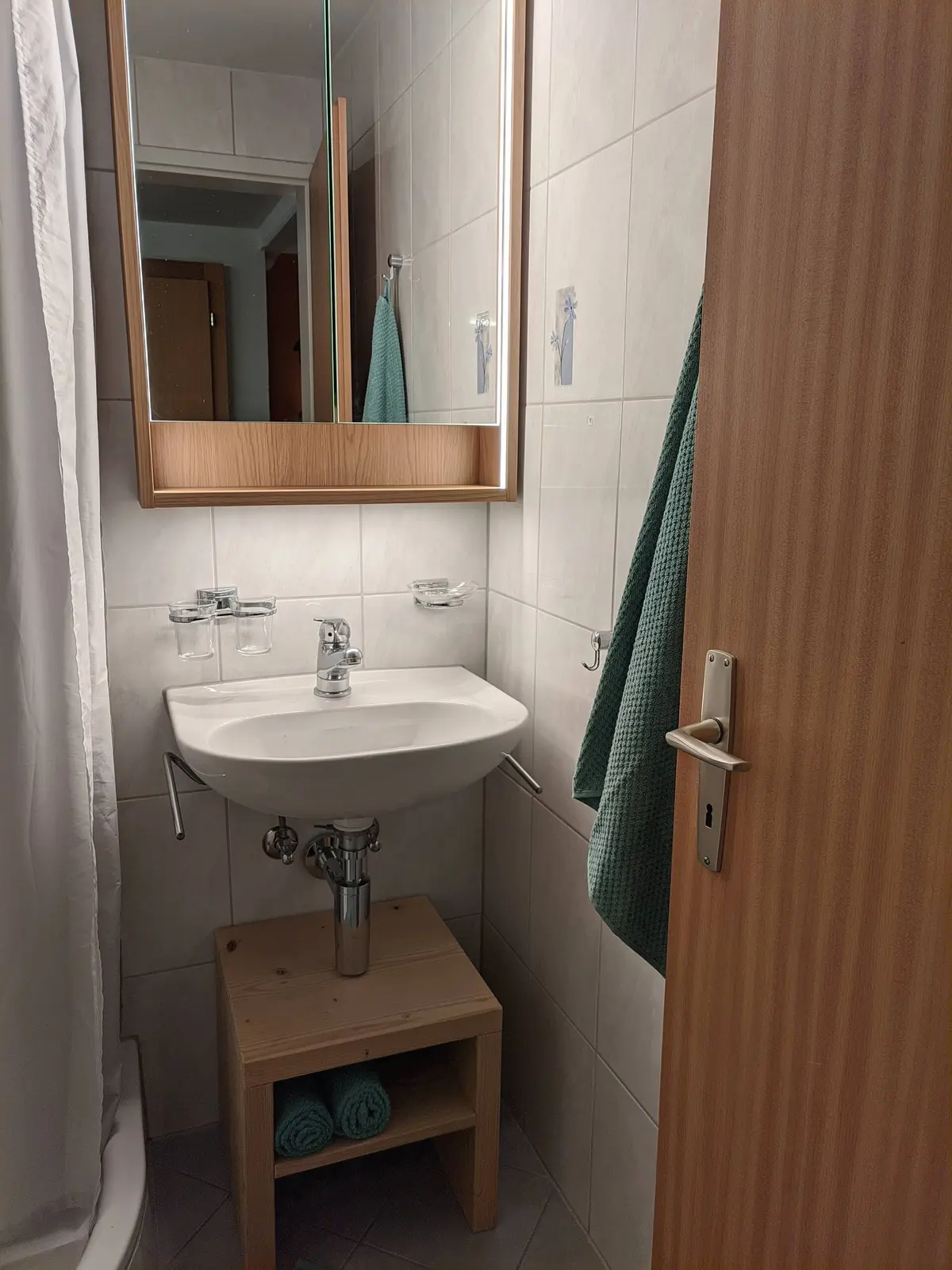 Bathroom sink with mirror cabinet