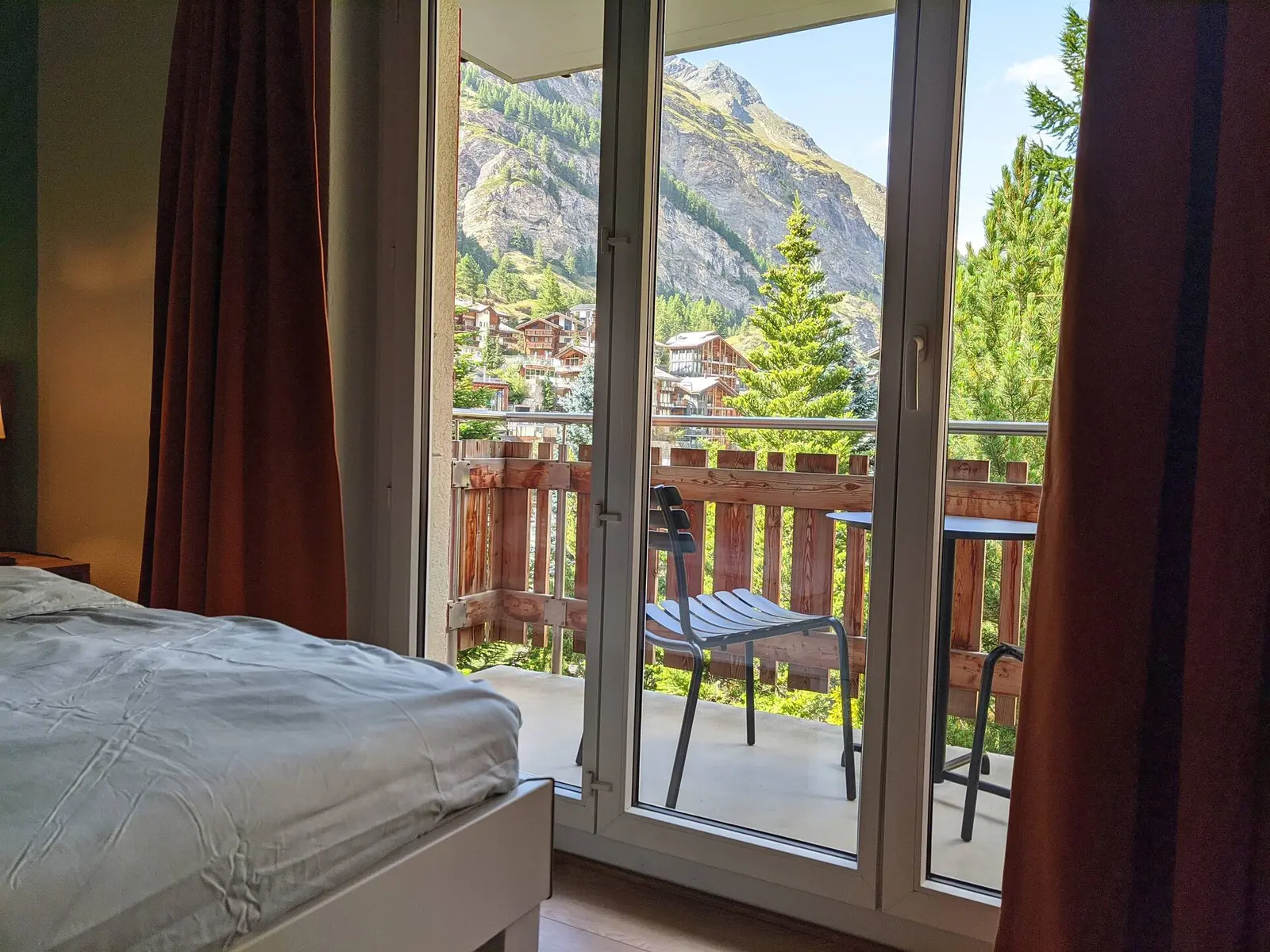Second bedroom with balcony access