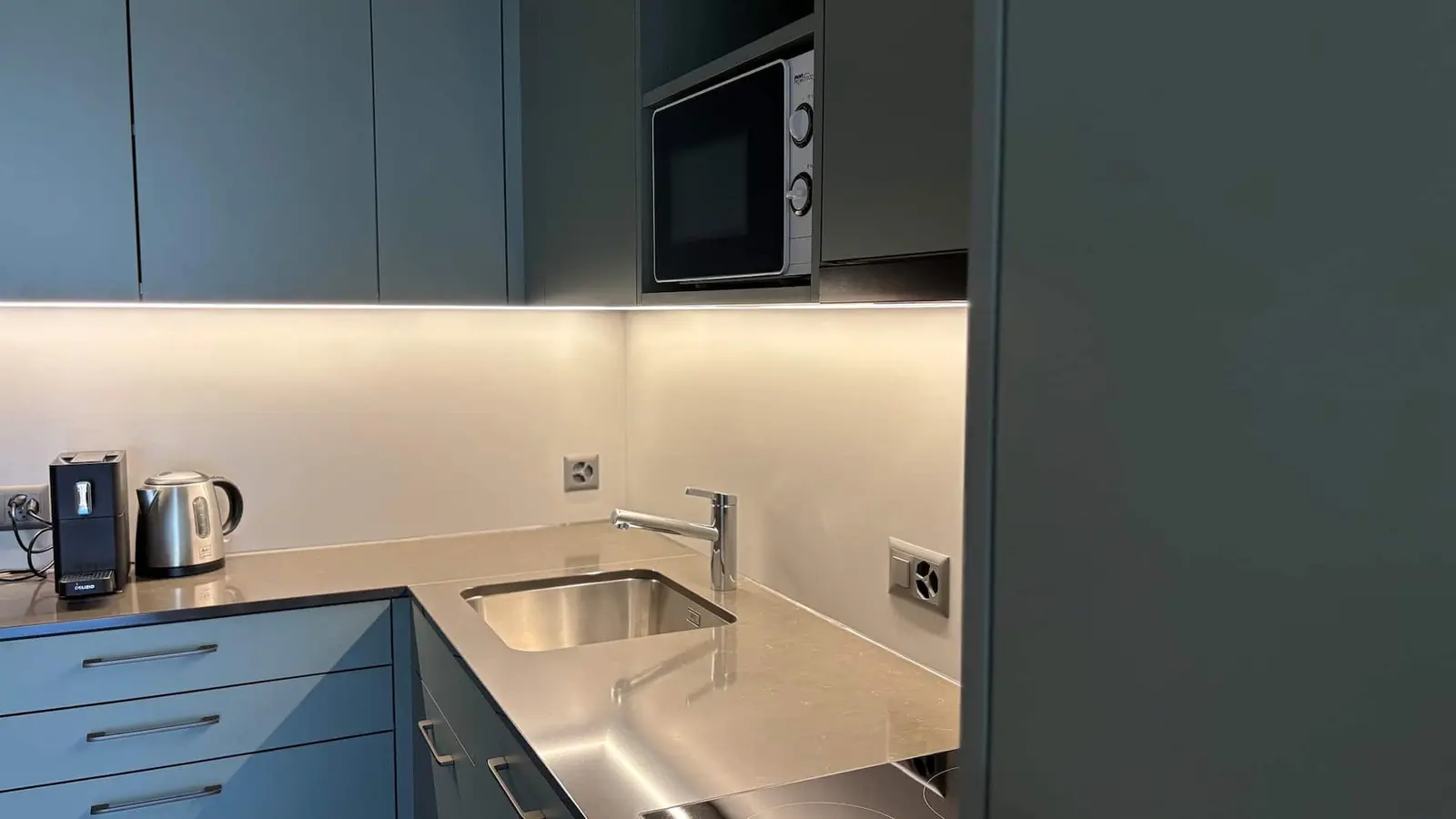 Kitchen with microwave and oven