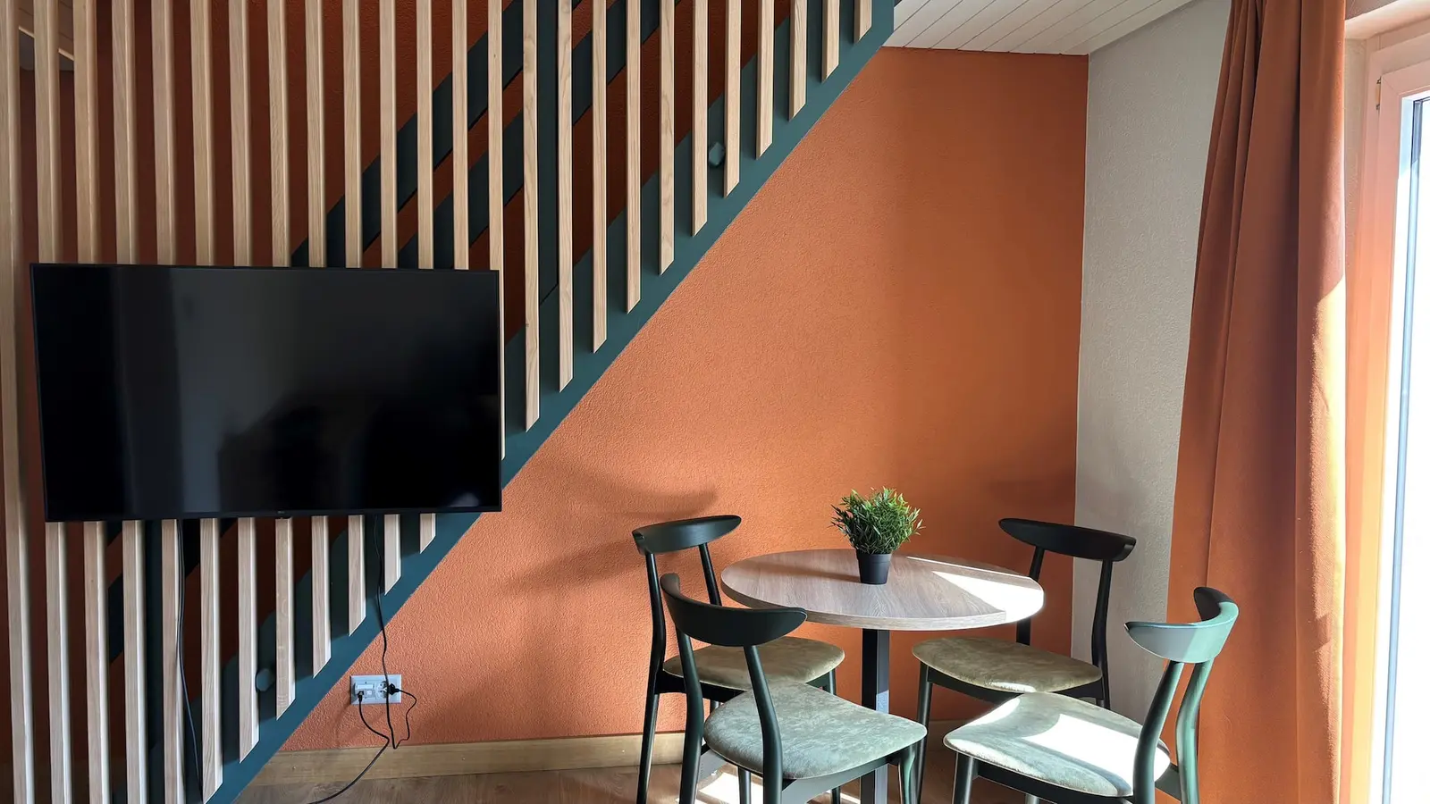 Dining corner with TV wall