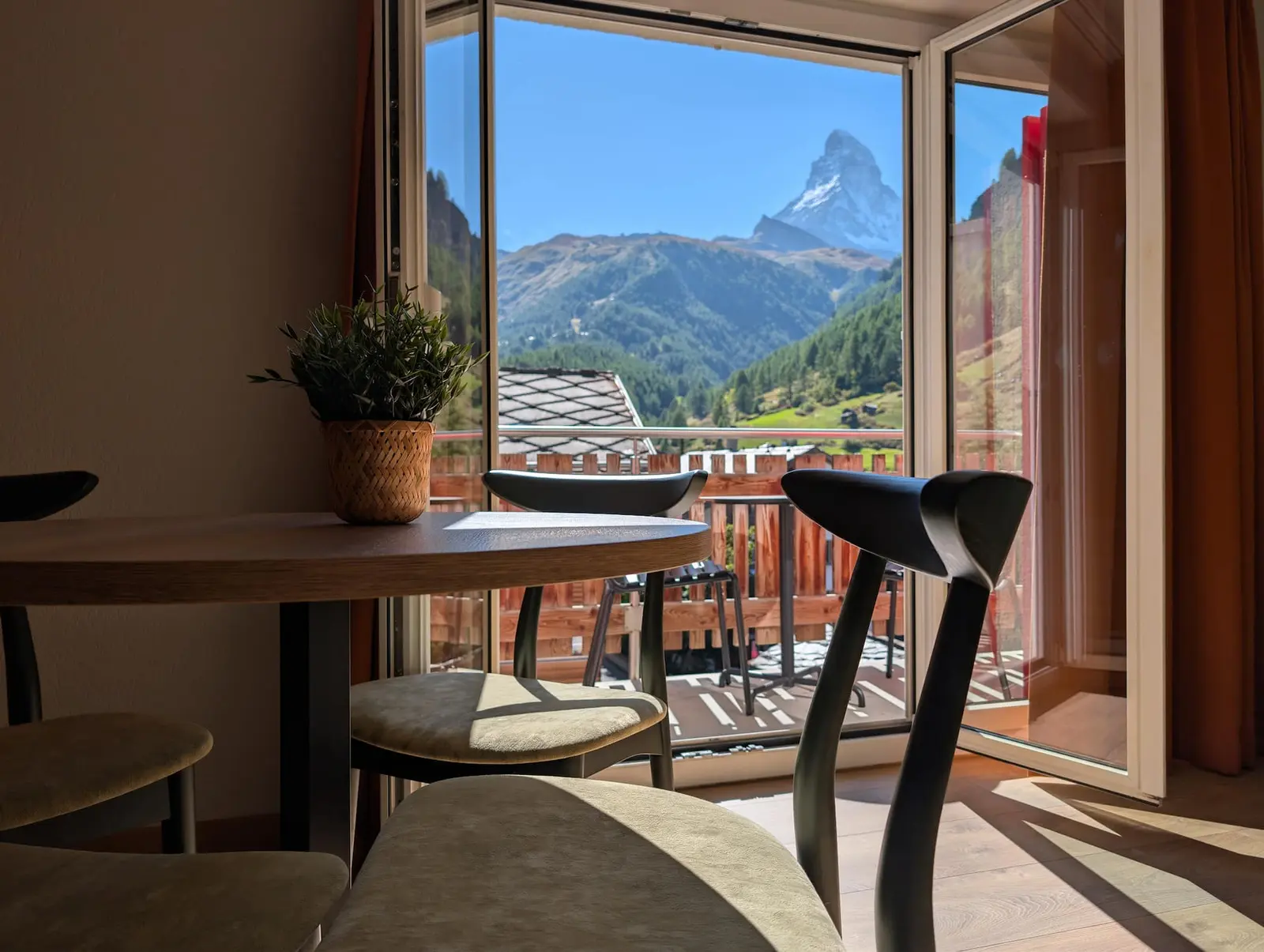 Dinner with a Matterhorn view