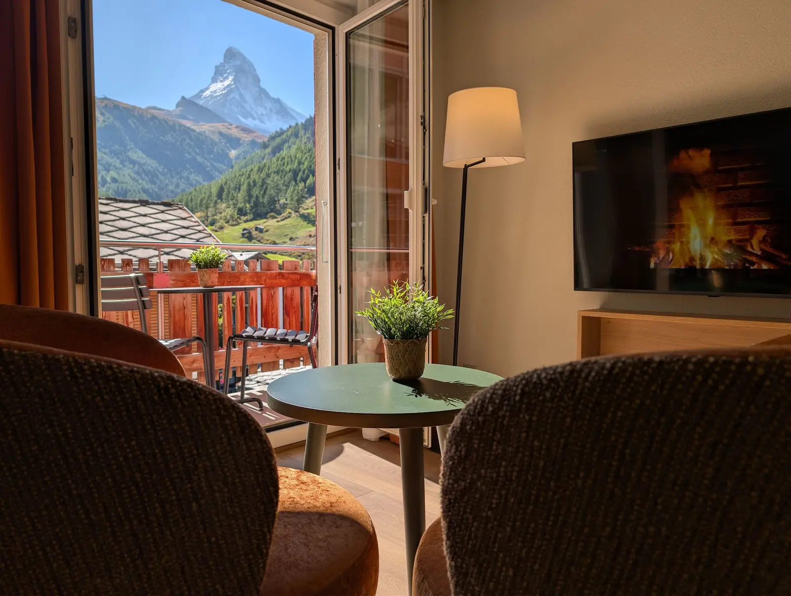 Living room with fireplace TV and Matterhorn view